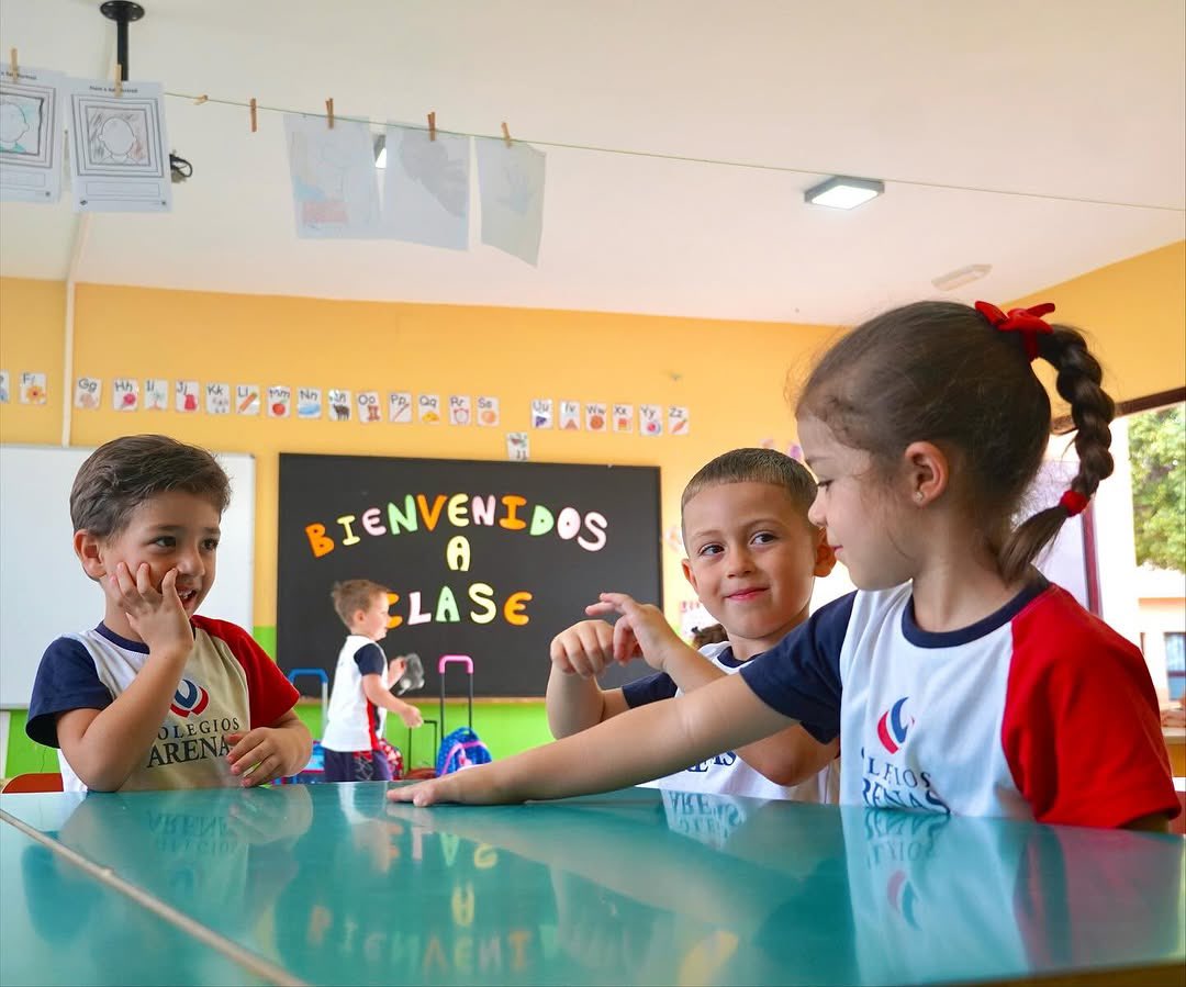 colegioarenasur's tweet photo. ✨ En el Colegio Arenas Sur creemos que aprender, disfrutar y convivir van siempre de la mano 💙. Para nuestros peques, aprender significa jugar, emocionarse y descubrir el mundo con ilusión.

Crecer felices también forma parte de nuestro proyecto educativo 🌱😊✨ #bestschool https://t.co/uFerEFx7F4