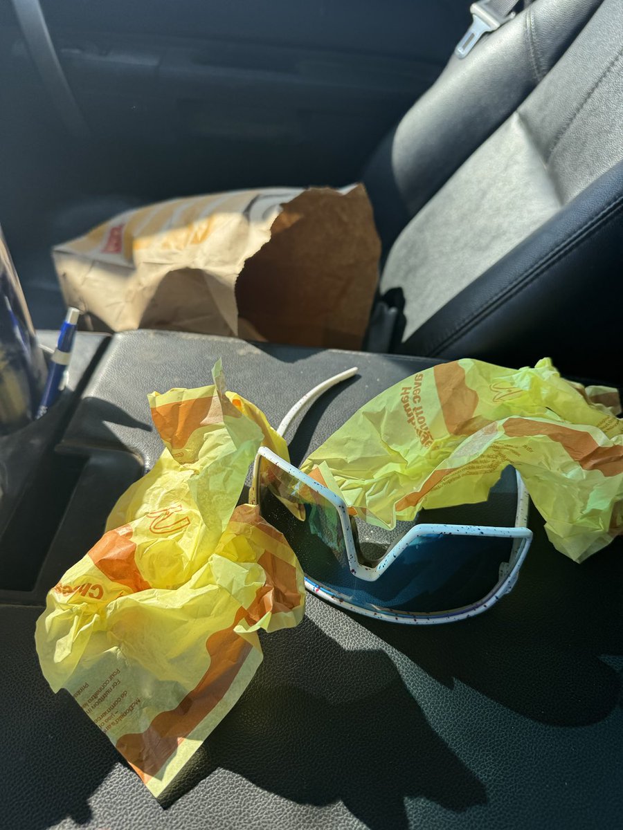 Happy national cheeseburger day!
You know what’s better than a cheese burger?
Two cheese burgers