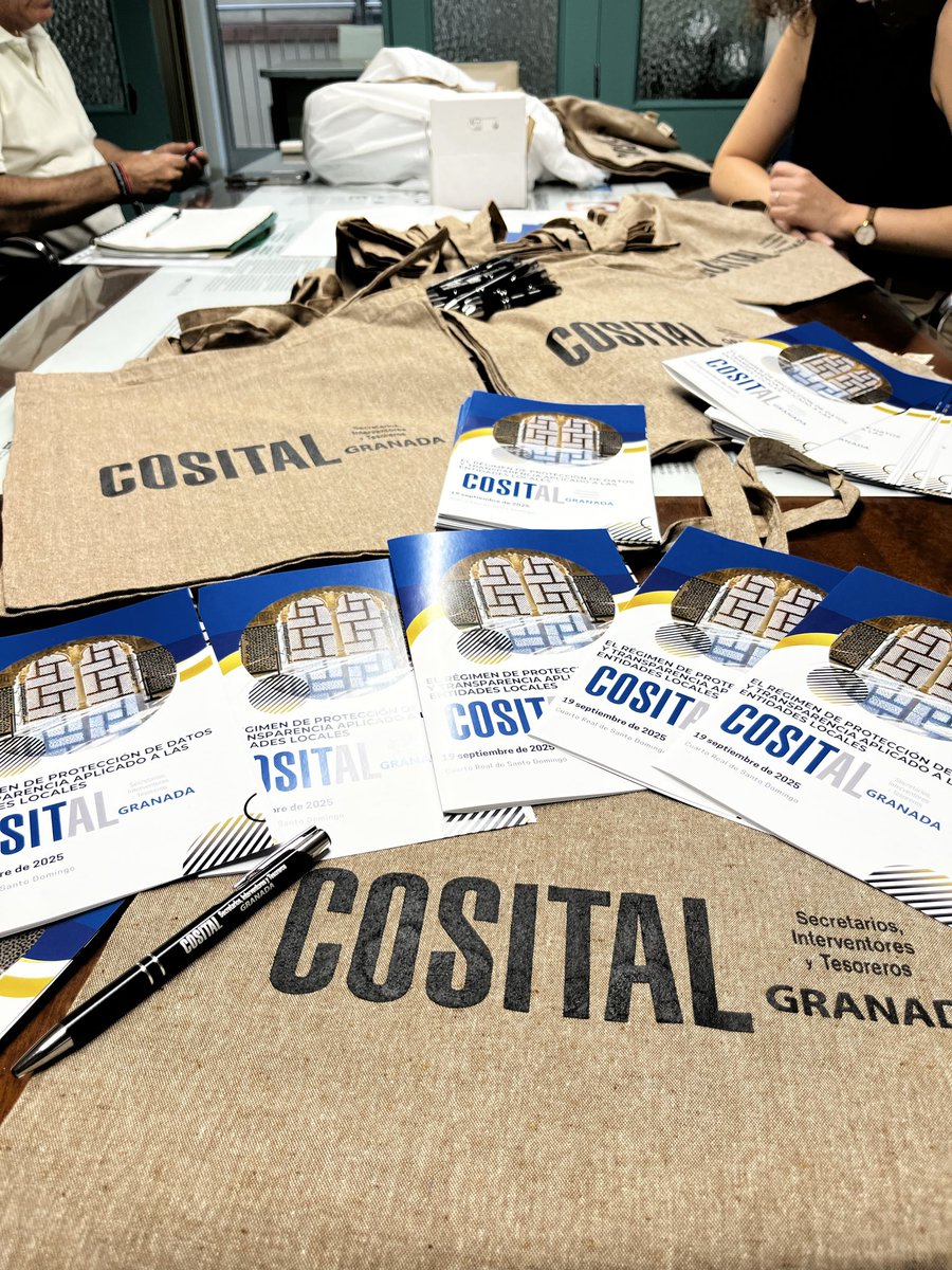 🧵 Primera reunión tras el verano de la Junta de Gobierno de Cosital Granada. 

⏱️ Preparativos de los próximos actos organizados por este colegio territorial para el último trimestre de 2025.