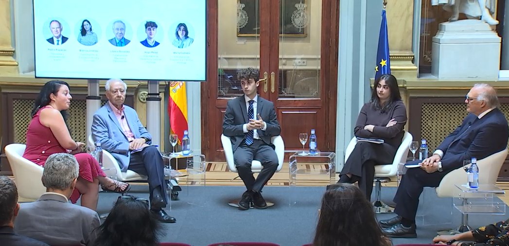 Hoy en el Senado con <a href="/maria_carballoo/">María Carballo Gutiérrez</a> y <a href="/PedroPiquerasG/">Pedro Piqueras Gómez</a> entre otros hablando sobre vivienda, salud mental y soledad no deseada

Gracias de nuevo a <a href="/GAD3_com/">GAD3</a> por contar conmigo para poner en el foco los retos generacionales. Nos va la vida en ello