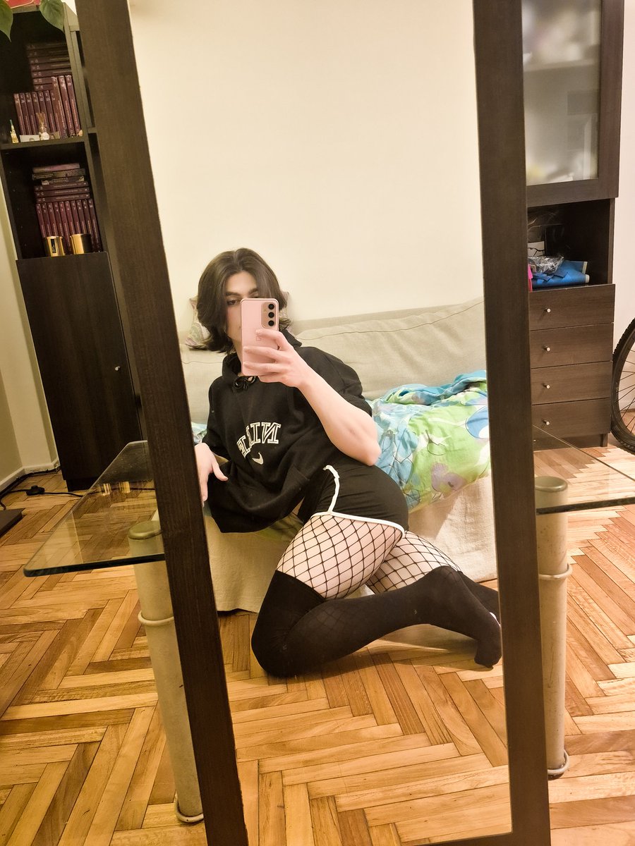 StrongAf_Femboy's tweet photo. showing my assets :3:3:3 last pics of this set, next one is pretty hot tbh so stay tuned >:3c https://t.co/jHbt9fFw4w