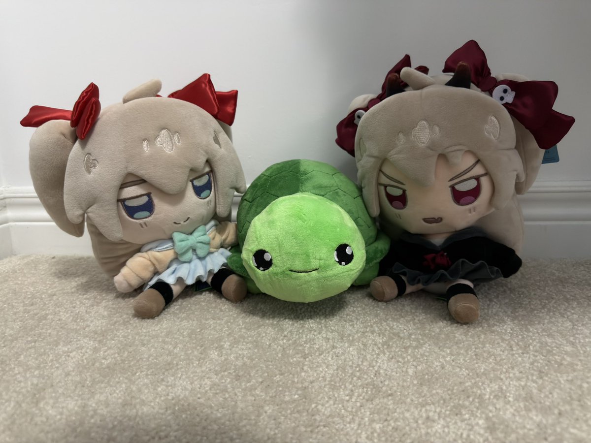 The family is all here!
I got the Vedal plush to go with my Evil and Neuro plush! #vedal987