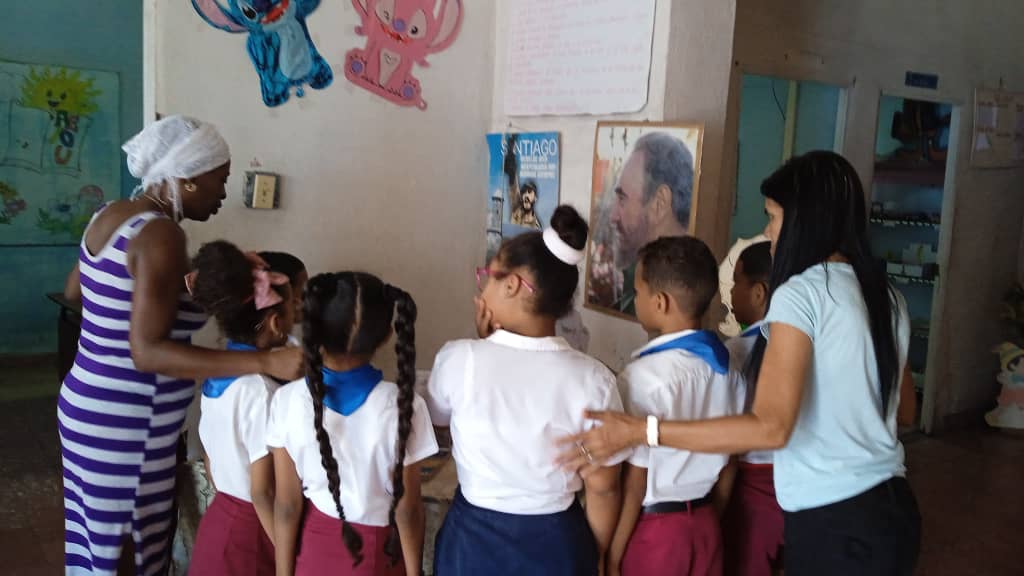 Nuestros educandos observan una exposición por el cumpleaños número 100 de nuestro invicto comandante e intercambian con las docentes sobre su vida y obra.
#PalmaSoriano
#SantiagoDeCuba
#100AñosConFidel
#EducacionEspecial
#Cecilia Gé Peña