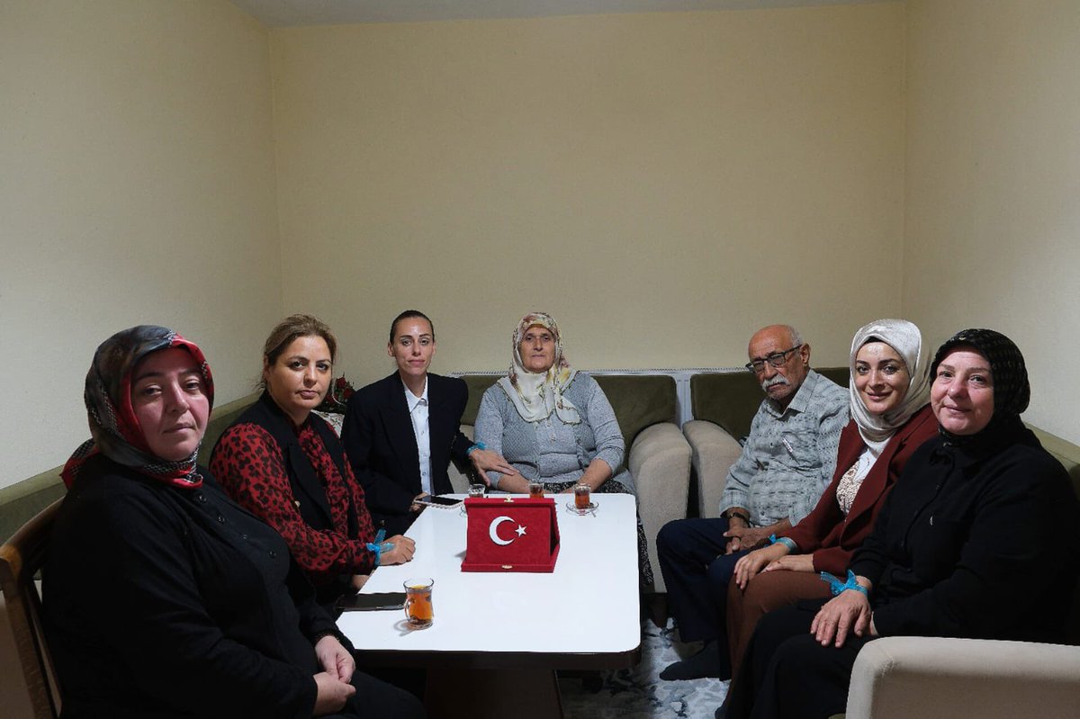 📍GÜMÜŞHANE
Bugün Gümüşhane’de şehitlerimizin aziz hatırasını yaşatmak için, kahramanlarımızın geride bıraktığı en değerli emanetleri olan ailelerini   ziyaret edip cumhurbaşkanımızın selamını ve mektubunu ilettik.