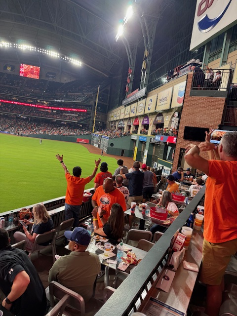 Cenozon's tweet image. Astros clinch the Silver Boot for the 9th straight year with a 5–2 win over the Rangers!💥

Altuve &amp;amp; Peña homered, moving Houston into 1st in the AL West. 

Cenozon was proud to attend and connect with partners.⚾ 

#Astros #SilverBoot #ForTheH