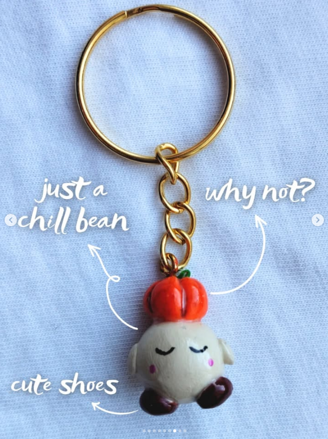 did you know I've opened a small business?

there I create keychains and other type of jewelry and polymer clays for you to adopt!! 💖

(yes, i screenshot these from instagram because it's where i am selling for now so feel free to check it out eheh)

instagram.com/meowmaria.stor…