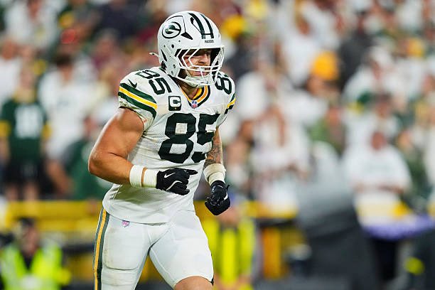 AdamSchefter's tweet image. Packers standout TE Tucker Kraft, who injured his left knee at Thursday’s practice, got “a little scare but all good” one source said after tests today.

Another source added, “I think he will be OK.”