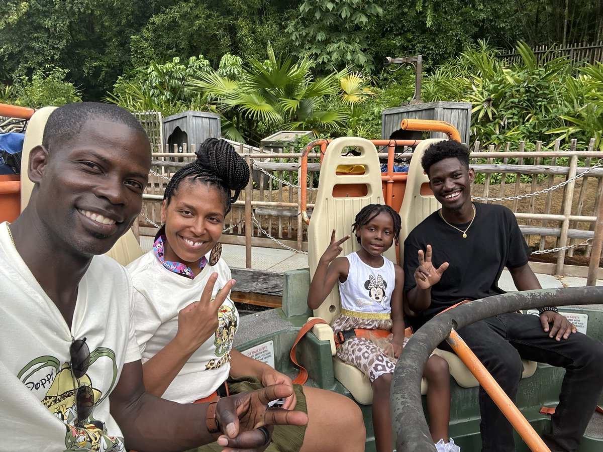 jerrya801's tweet photo. Enjoying Disney Animal Kingdom! https://t.co/1uTj0FiTzZ