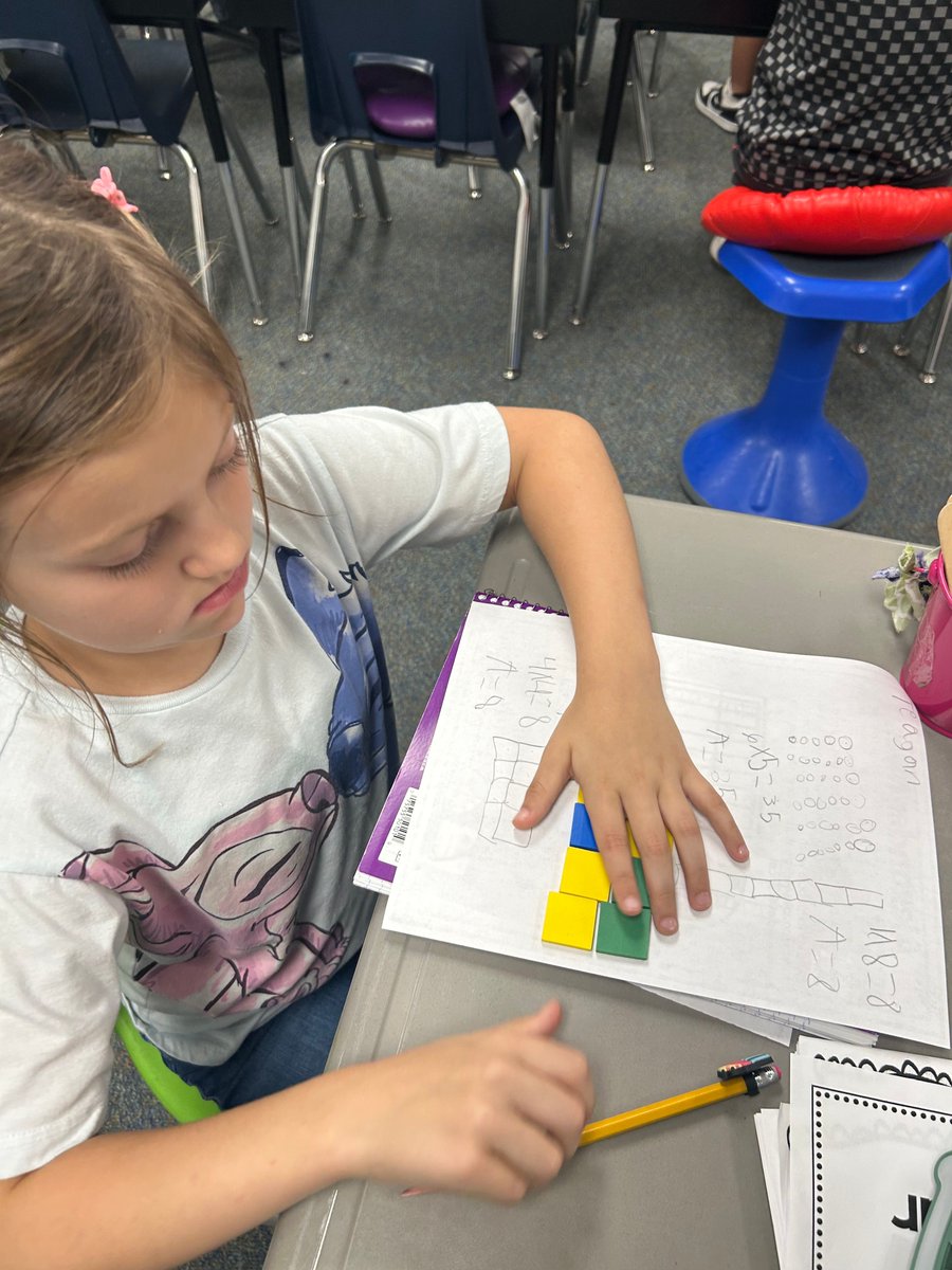 WPESFalcons's tweet image. Our 3rd graders are crushing it! ๐ฅ Theyโve moved beyond repeated addition and are using square tiles to visualize multiplication with arrays. Math is hands-on, fun, and making sense like never before! ๐ข๐ฆ #ThirdGradeMath #MultiplicationMagic #HandsOnLearning