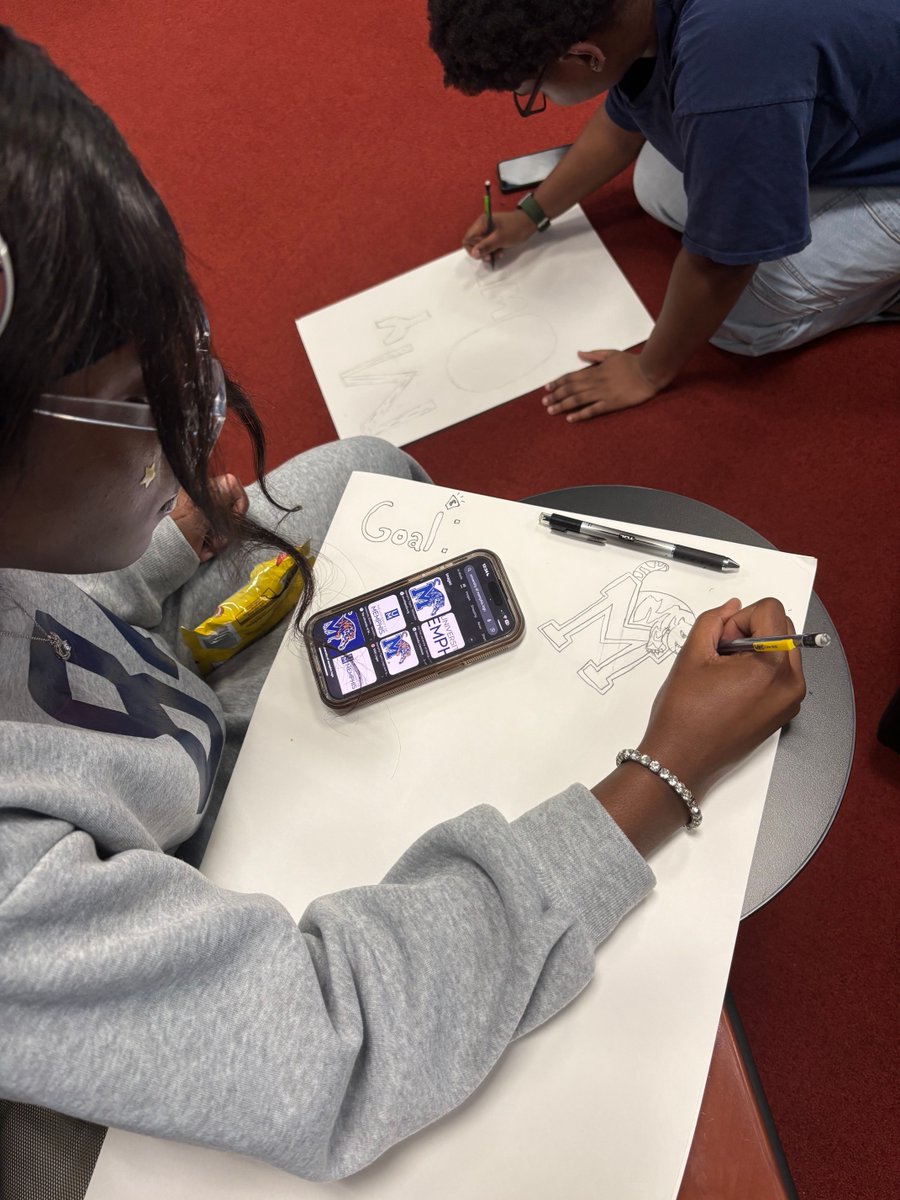 asumidsouth's tweet image. 🎯 TRIO SSS Roundtable Highlights!
On Tuesday, TRIO SSS students made vision boards for their goals and shared ways to stay on track . 💬✨
Check out the creativity and motivation in action! 📸
#TRIOSSS #ASUMidSouth #GoalSetting #StudentSuccess