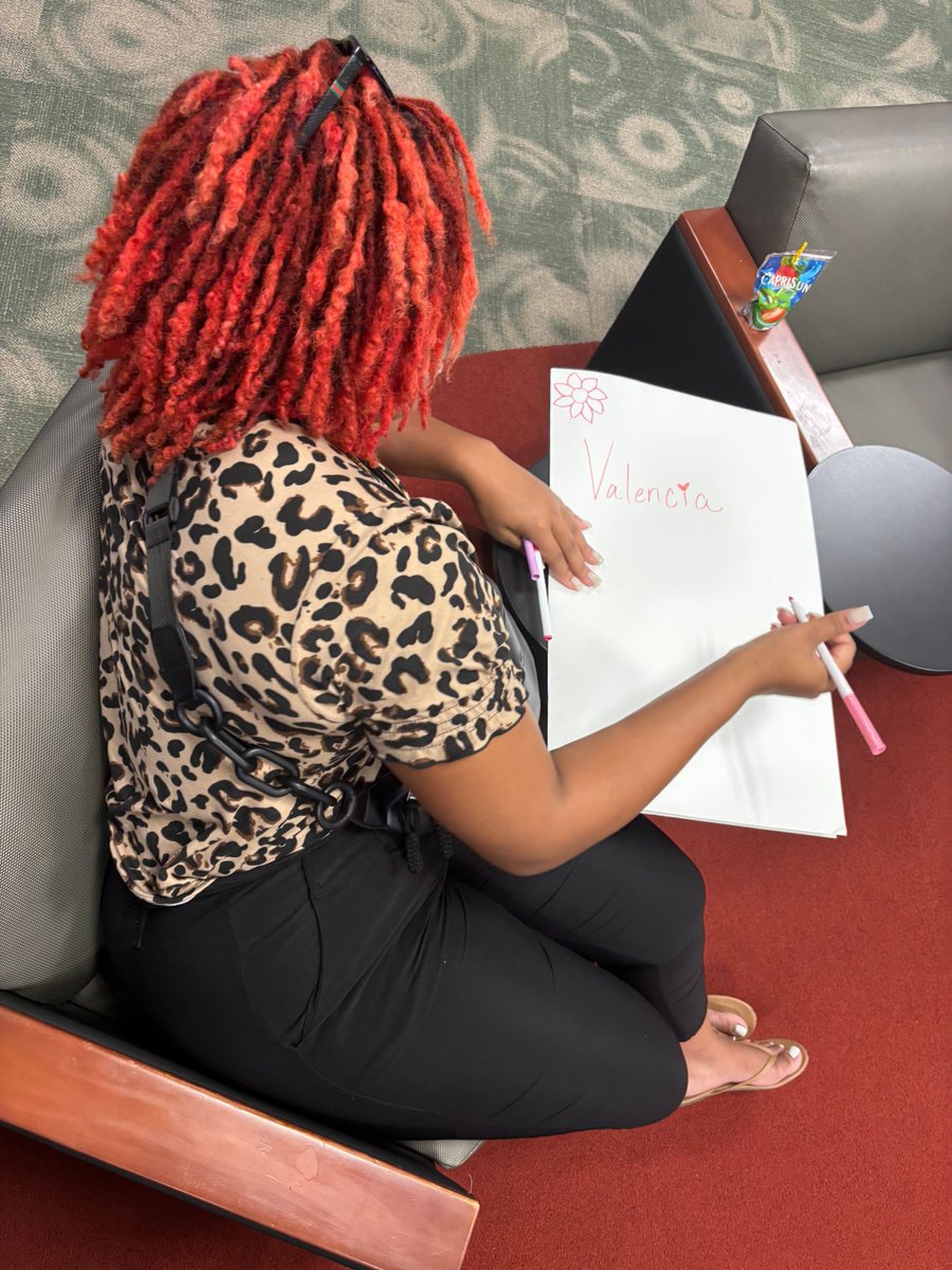 asumidsouth's tweet image. 🎯 TRIO SSS Roundtable Highlights!
On Tuesday, TRIO SSS students made vision boards for their goals and shared ways to stay on track . 💬✨
Check out the creativity and motivation in action! 📸
#TRIOSSS #ASUMidSouth #GoalSetting #StudentSuccess