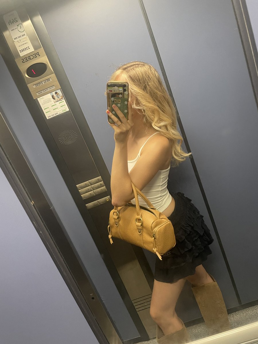 Siehst du dein Geld noch als deins? Wie süß.
Es gehört längst mir ..du darfst es nur kurz halten, bis ich entscheide, dass du es abzugeben hast. Und ich will, dass du es JETZT her gibst.