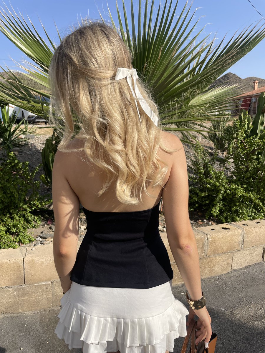 Es ist so süß zu sehen, wie du schwach wirst, wenn du mir gibst, was ich verdiene. Jede Überweisung bringt dich tiefer unter meine Kontrolle…und näher zu meinem Lächeln😈😘