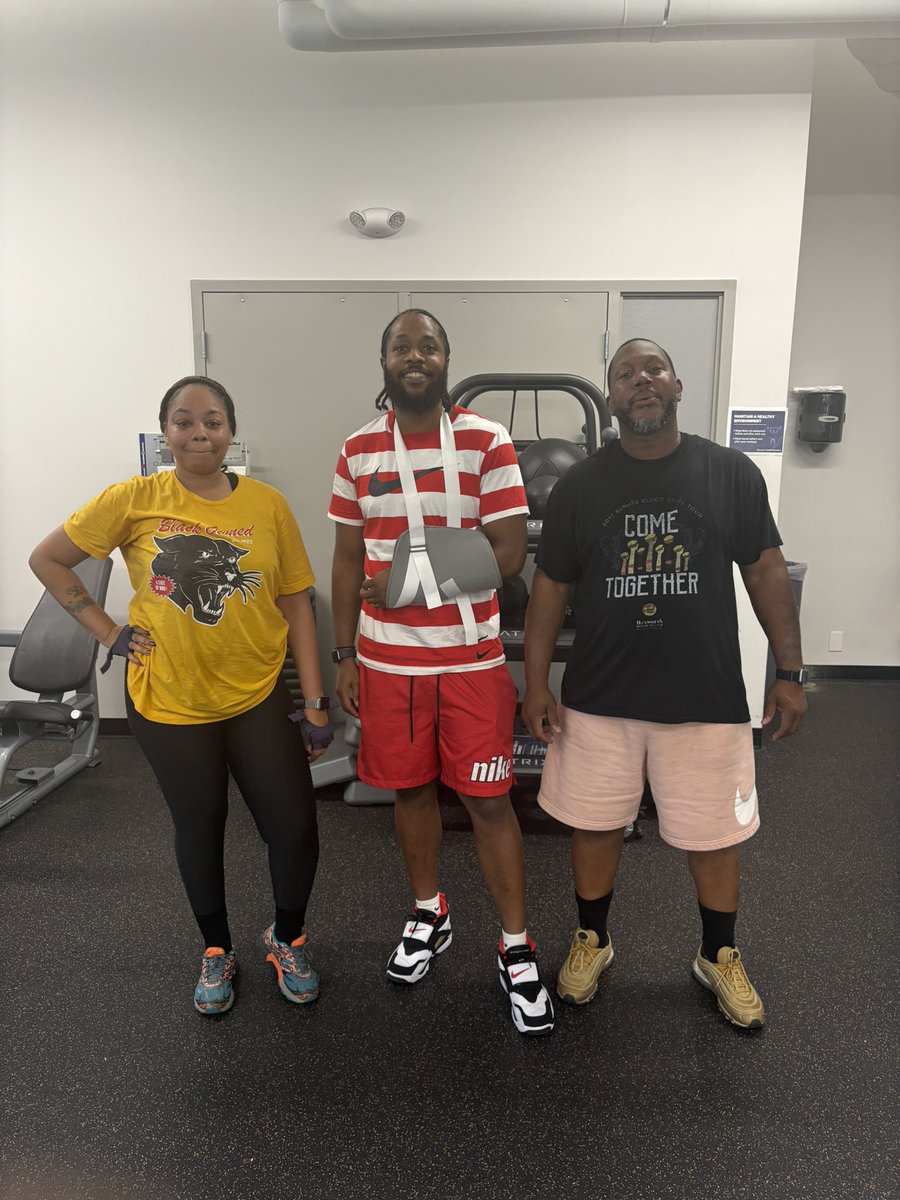 MomCallsMeTaco's tweet photo. Stop playing with my peoples, Week 4 in the books for The NoLastNames! @JoeNoLastName @MsNLN2U #cincinnati #fitness #justwaitonit #thebodyparty #bellfitness #gym #itsbrewing https://t.co/BFRTUz6eWG