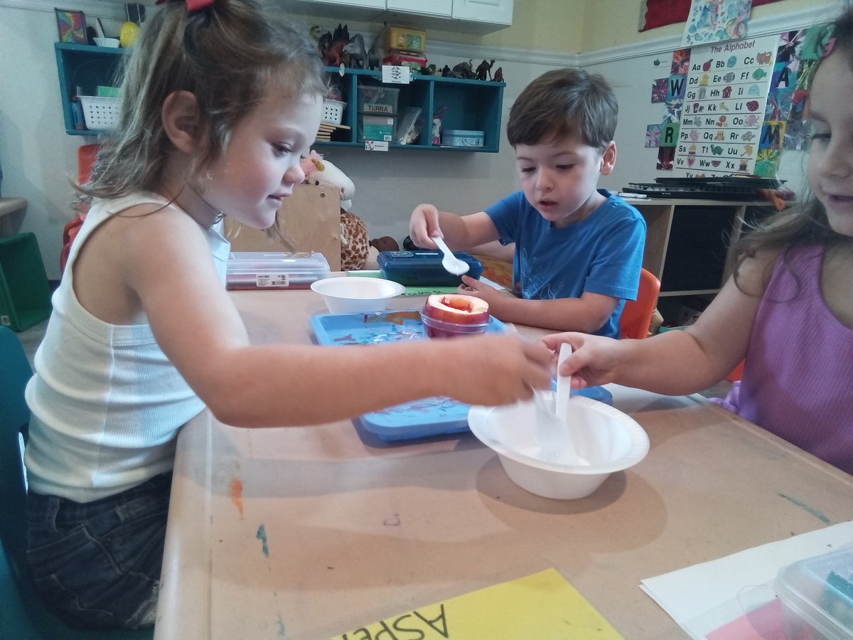 BrainyKidsPlace's tweet image. Last week we learned about our anger emotion and what better way to understand it than to see what happens when we hold onto our mad emotions for to long and it explodes (baking soda and vinegar in an apple)

#BKP
#SeeingIsLearning
STEM