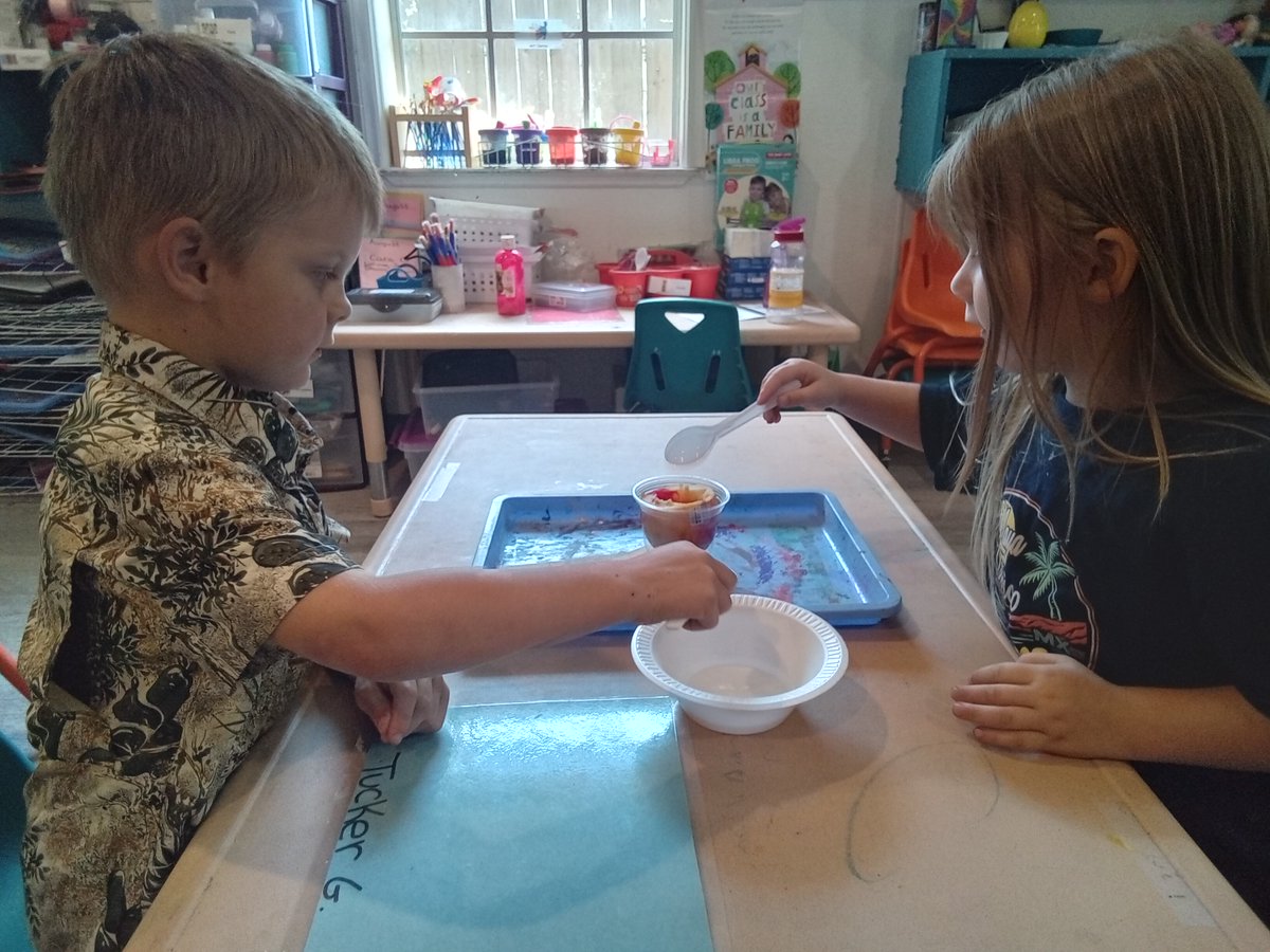 BrainyKidsPlace's tweet image. Last week we learned about our anger emotion and what better way to understand it than to see what happens when we hold onto our mad emotions for to long and it explodes (baking soda and vinegar in an apple)

#BKP
#SeeingIsLearning
STEM