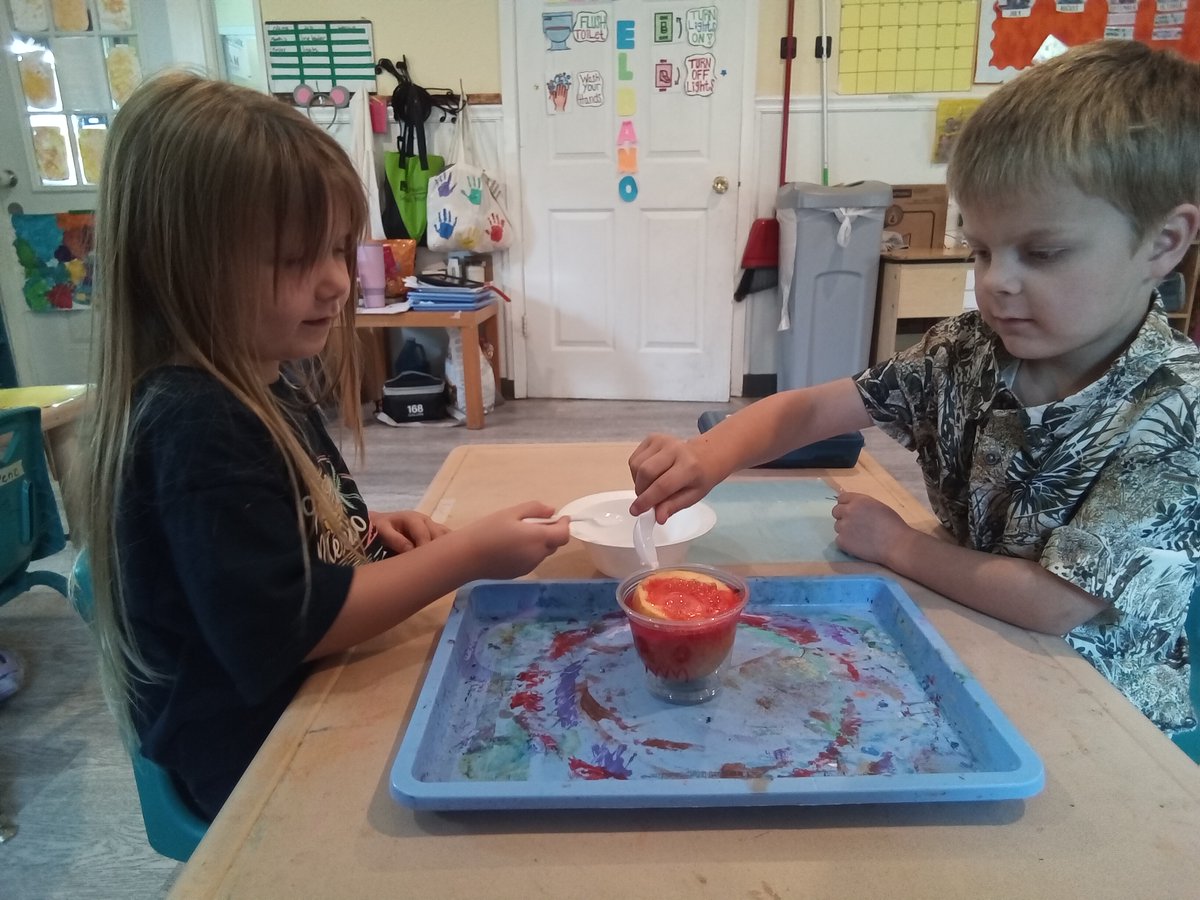 BrainyKidsPlace's tweet image. Last week we learned about our anger emotion and what better way to understand it than to see what happens when we hold onto our mad emotions for to long and it explodes (baking soda and vinegar in an apple)

#BKP
#SeeingIsLearning
STEM