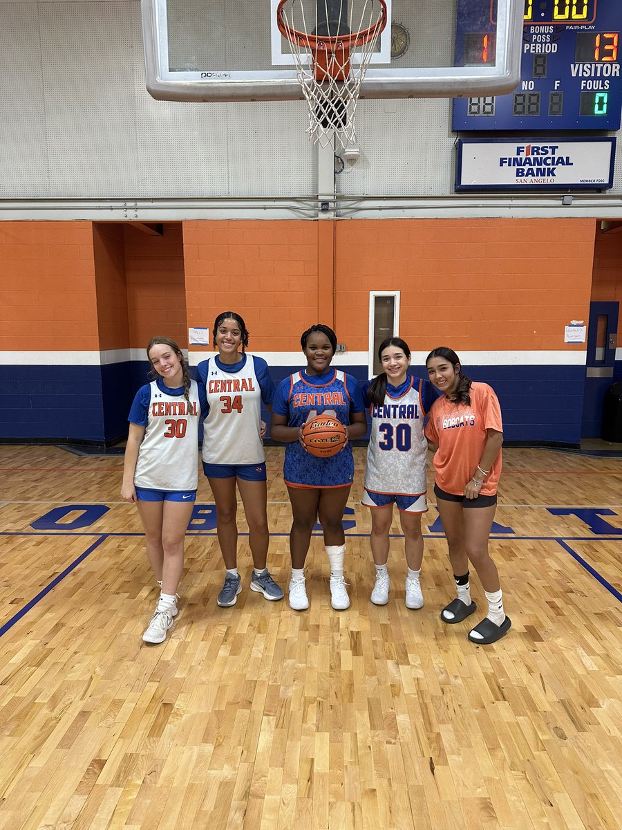Yesterday we officially started Lady Cat Bootcamp! This group is ready to conquer another year of getting in shape, staying resilient, and building their mental toughness!🧡💙

1st Day Individual Camp Winner: Sophie Hernandez 

1st Day Team Winner: Cntrl Alt Defeat

#Believe
