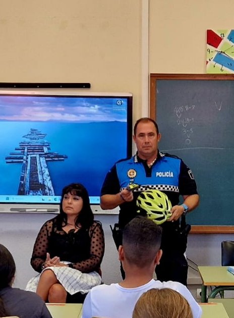 Hoy por la Semana De La Movilidad hemos estado @marypazaeslemecyl de @aesleme_espana junto con @aytormh de la @policiavll en el CEIP Ponce de leon.  <a href="/AyuntamientoVLL/">Ayto. de Valladolid</a> @