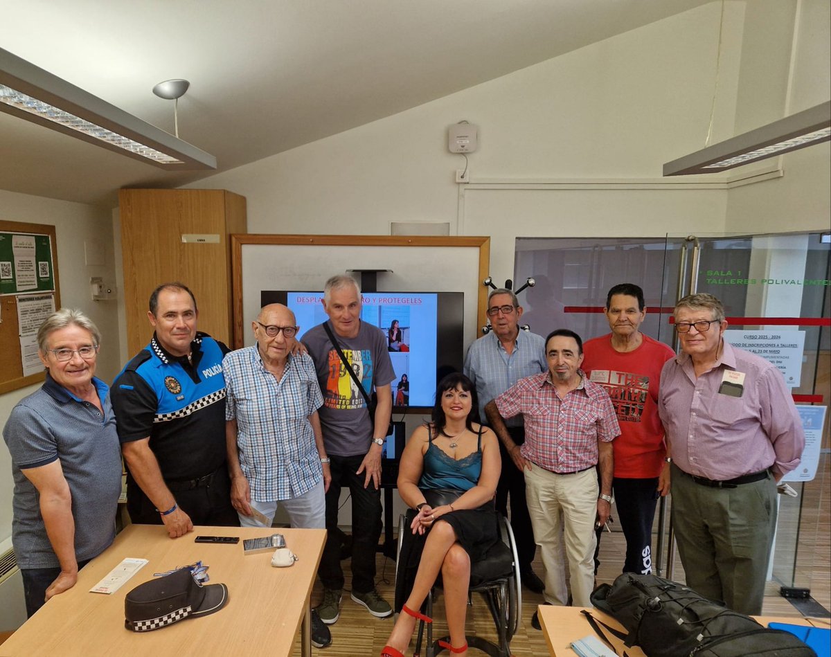 Hoy por la Semana de La Movilidad hemos estado @marypazaeslemecyl de <a href="/AESLEMEONLINE/">AESLEME</a> junto con @aytormh de la <a href="/PoliciaMV/">Policía Municipal Valladolid</a> en el Centro de Vida Activa Zona Sur
<a href="/AyuntamientoVLL/">Ayto. de Valladolid</a>