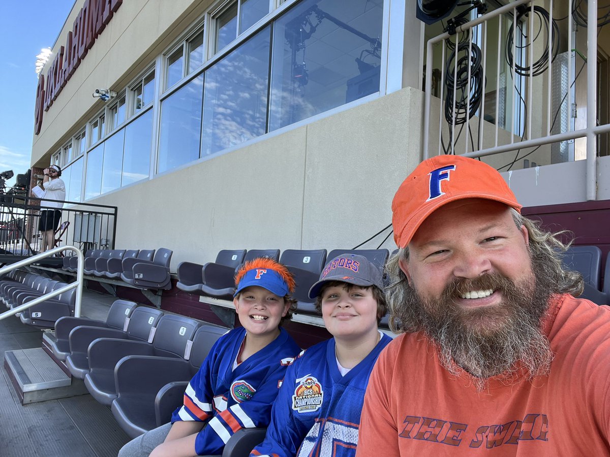 BeardedGator's tweet photo. Taking in some @GatorsSoccer in Norman tonight #GoGators #chompchomp https://t.co/O9ZRdtBBJv
