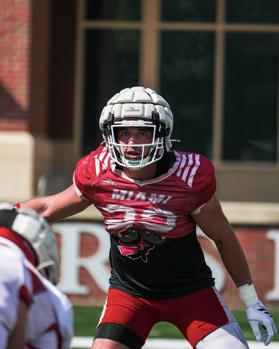 MiamiOHFootball's tweet photo. 2 more sleeps🔜

#RiseUpRedHawks #PackYager | 🎓🏆 https://t.co/fnds9fXONc