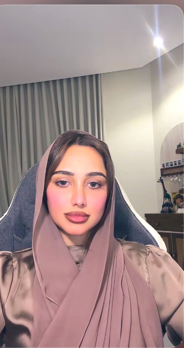 "يَرَونكَ واحدًا وأراك جمْعًا
إذا تأتي كفَيتَ عنِ البقيّة"
#نيلوه