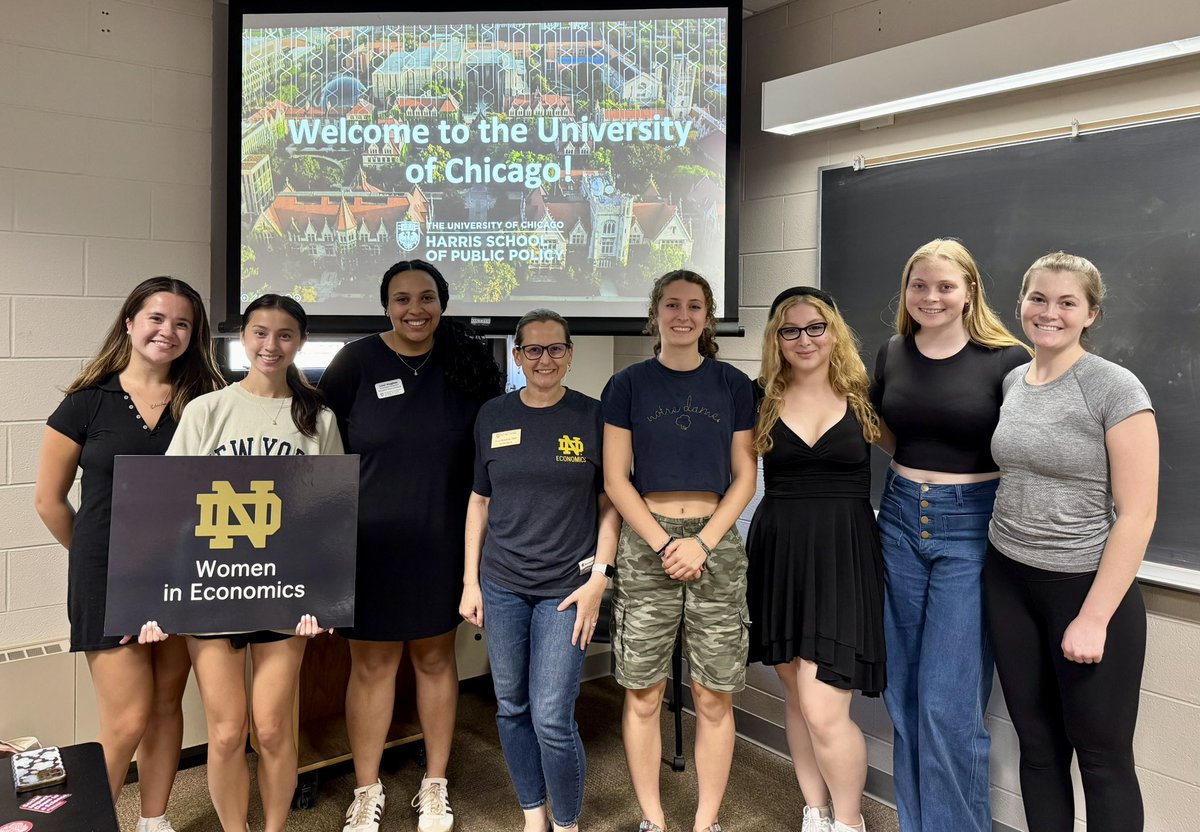 Women in Econ <a href="/nd_econ/">Notre Dame Economics</a> got together to learn about grad school opportunities at Harris School of Public Policy <a href="/UChicago/">The University of Chicago</a>. Thanks to <a href="/chloergibbs/">chloe gibbs</a> for the connection💕