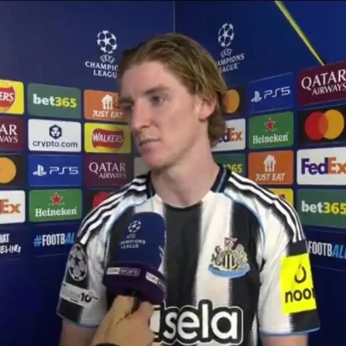 "Sejujurnya, kami nggak biasa lawan pemain yang nguasain bola kayak gini. Dulu pernah hadapi Chelsea &amp; Man City, tapi ini beda banget! Barça level lain! 😱"-
 Gordon

📝 Post-match interview 
🔥Barcelona bikin lawan megap-megap! Apa ini level baru La Liga? 🤯