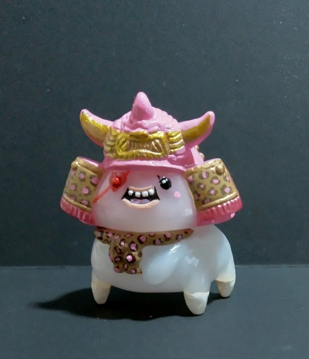 さてさて👻まだまだ増えるのかもういい加減打ち止めか😆💦 #みちのくソフビ祭り 限定カスタム作品「兜の妖精キャスキィ・ギャル政宗ペイント」でございます🙇👻

#松村魂