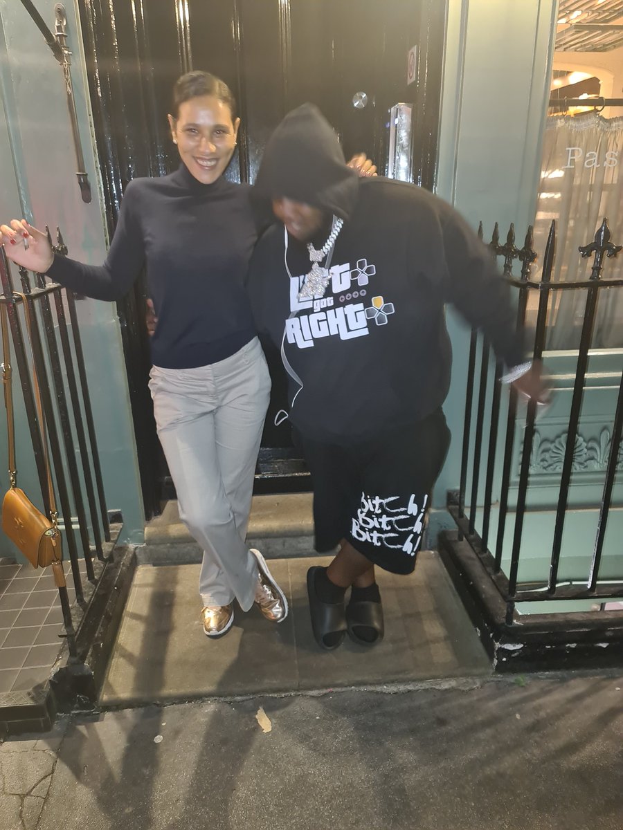 LondonJennn's tweet image. ...and then he said, 'Now let me put it in."😂🫣🐻❤️