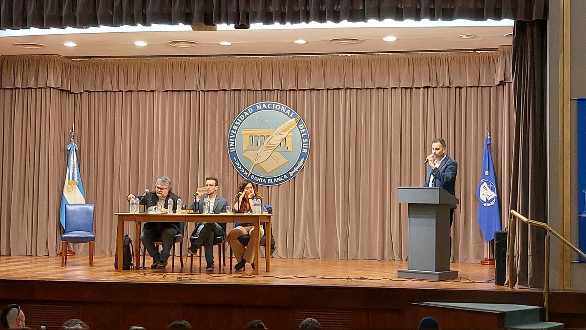 ‼️ A sala llena en el cierre del primer día de la Jornadas

👉Mesa central: Debates sobre el poder económico 

<a href="/aleberco/">Alejandro Bercovich</a>
<a href="/DanielYofra/">Daniel Alberto Yofra</a>