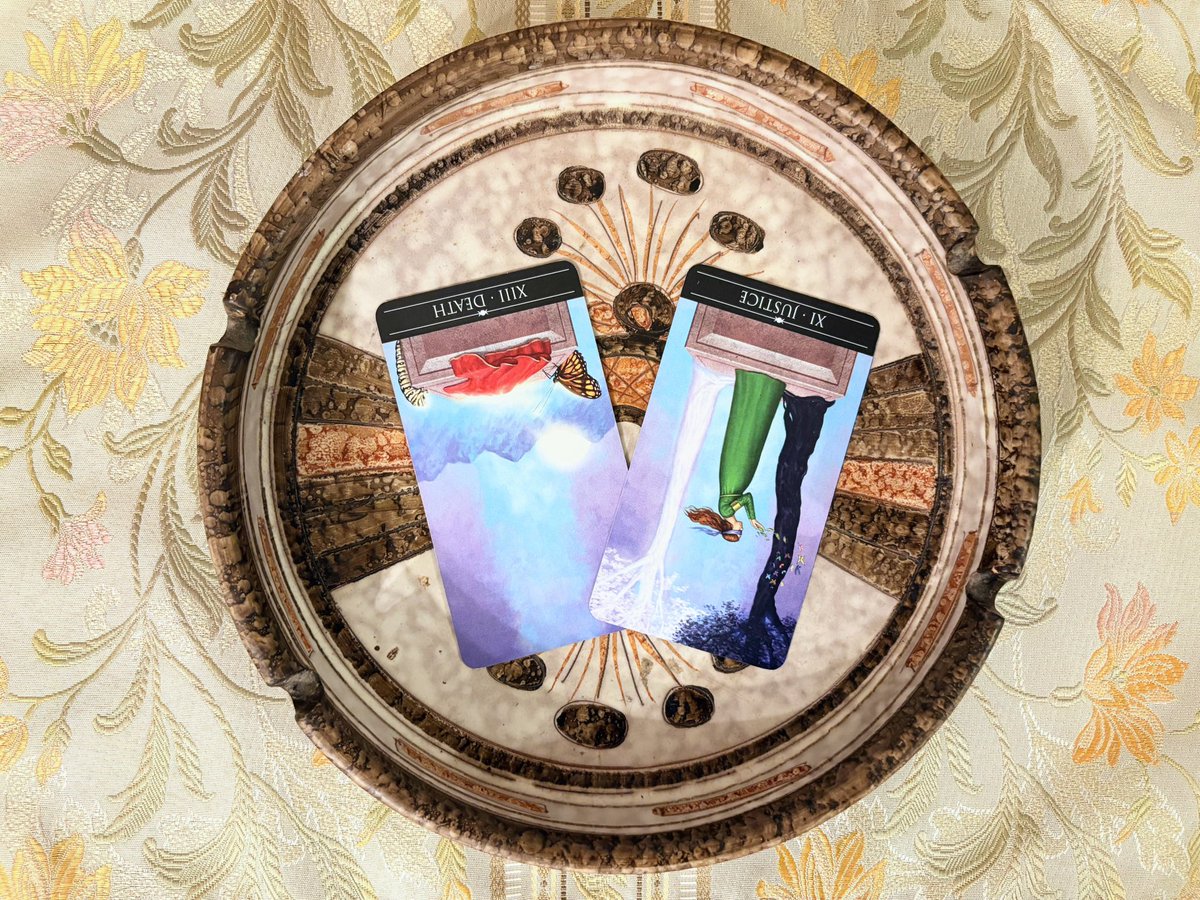 🪔 Today's tarot message 🪔

9.19 fri.

思っていたよりも
蛹から蝶となる時は
すぐそこまでやってきていて

あなたの中の
いろいろな価値観も
変わろうとしているときなのかもしれない

これまで「絶対」だと
信じて疑わなかった壁は
そんなことはなく
意外と脆く崩れ