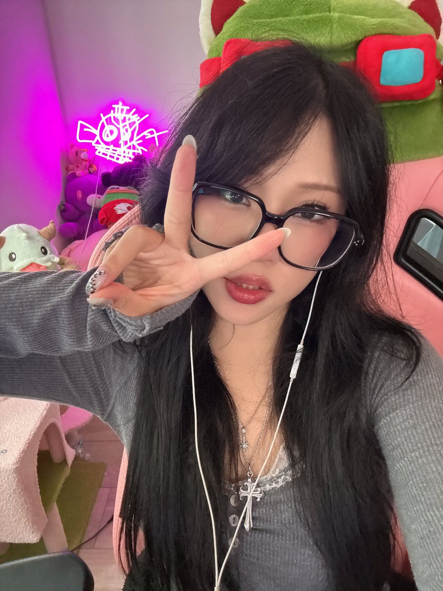 bla streaming 

twitch.tv/basiilleafs