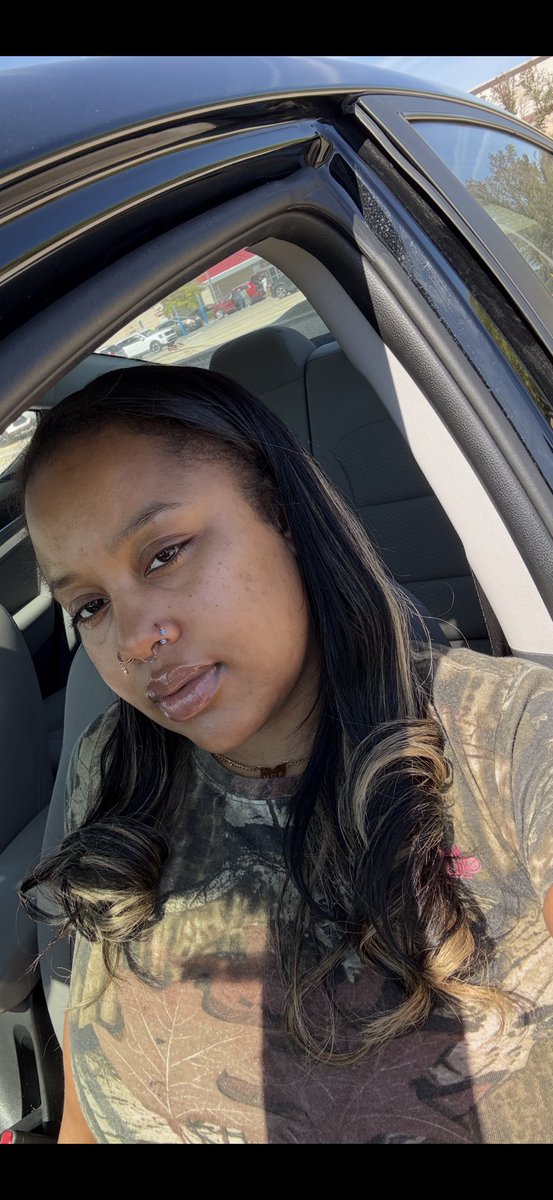 PaperClipling's tweet image. i was born to be a croc 🐊🤏🏽