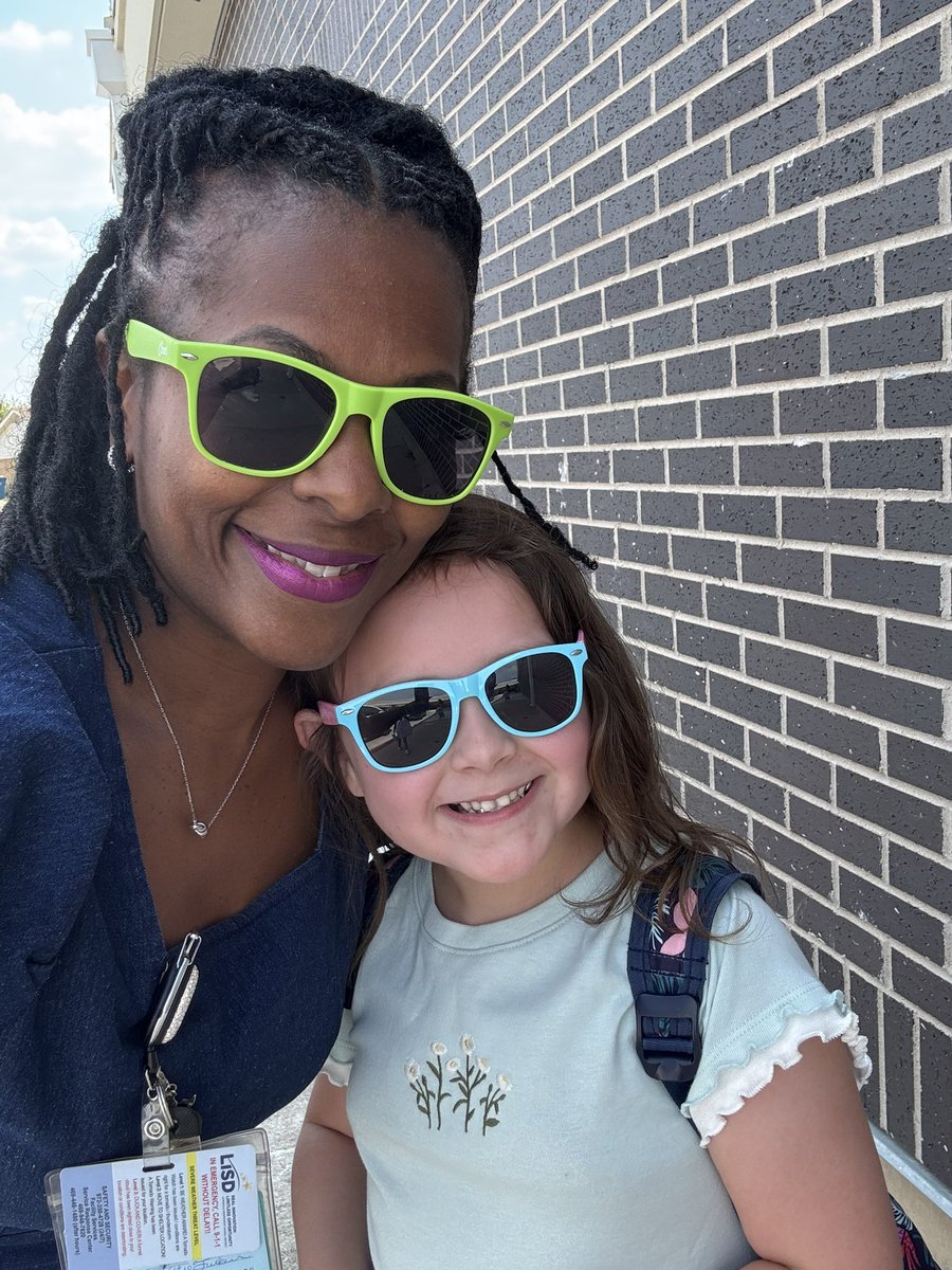 WilsonLashundra's tweet image. Dress like your superhero they said! I’m so honored!! #BetheONE #ONElisd #LISDbeKind #WeareDegan #RockYourRole