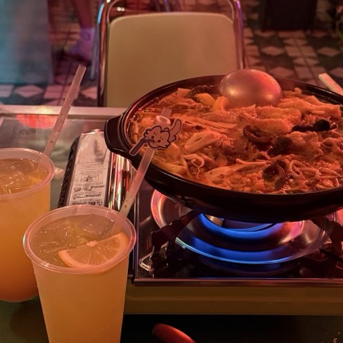 📍홍대 상상

마라전골이 너무 맛있었고,, 편지 쓸 수 있어서 좋았어요~!
오랜만에 칵테일 한 잔 하면서 편지 쓰니까 감성 충만.. ✨

#뽁탄주_뽁_탄생_주간