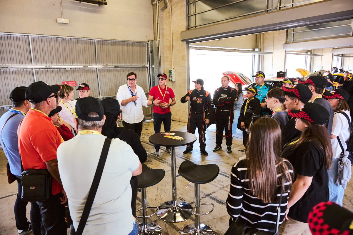 Gran fin de semana en la <a href="/coparacer/">Academia Copa RACER</a>  en @circuitodenavarra con el Mini de <a href="/confortauto/">Confortauto</a>  junto al gran <a href="/guillemserna/">Guillem Serna</a>  la mano de <a href="/E2Pevents/">E2P Group</a>  y @speedymotorsport donde pudimos conseguir estar en el pódium de las tres carreras del meeting.