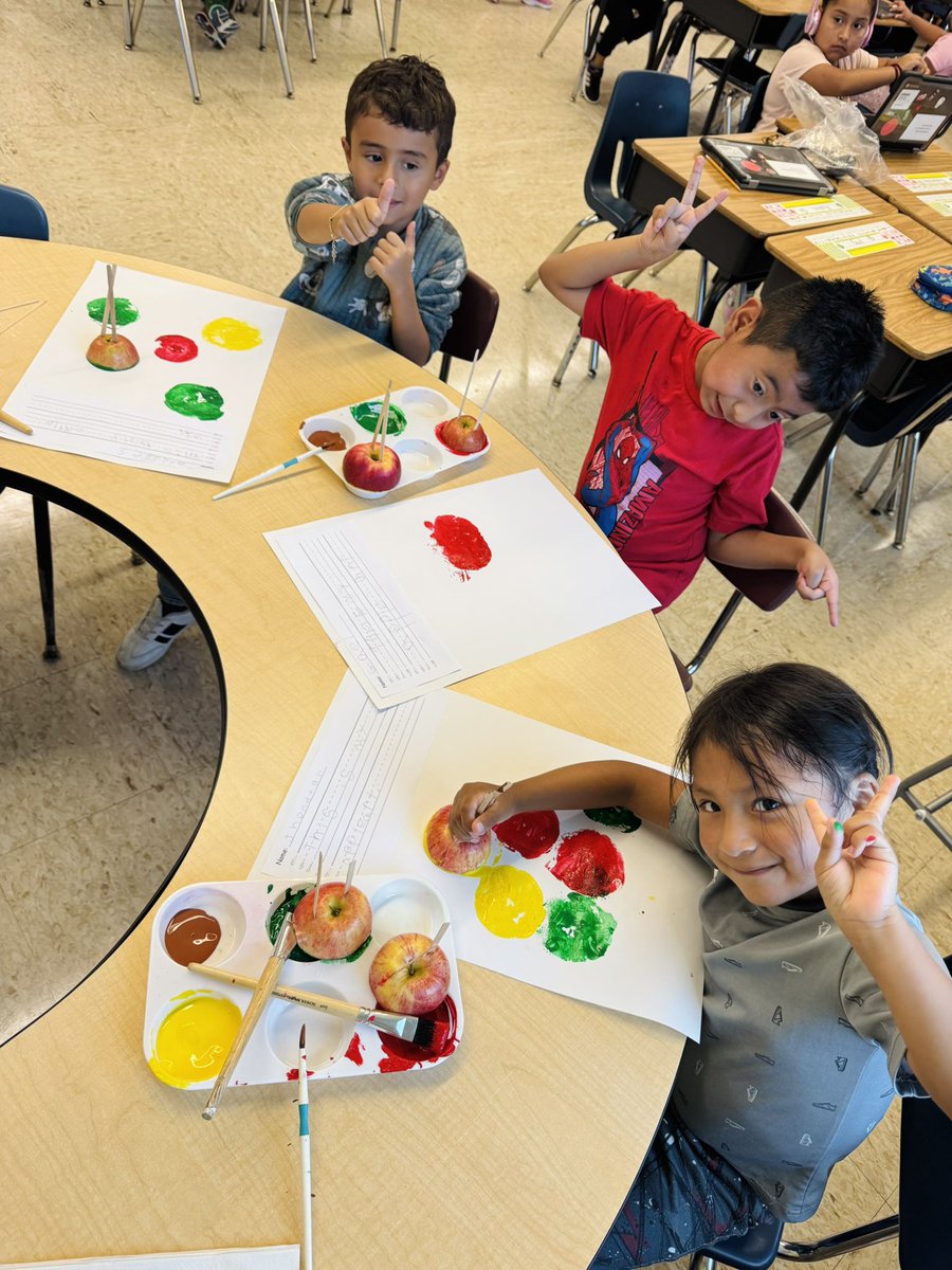 Today was a fun-filled learning day with apple experiments and apple art in Mrs. Lombardi and Ms. Savino's 1st grade class. #WeAreHB <a href="/HamptonBaysES/">Hampton Bays ES</a>