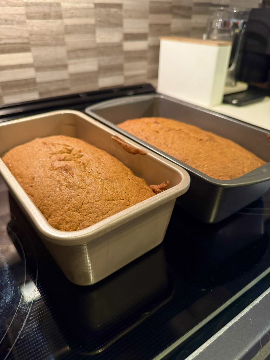 It’s time for my favorite time of the year. Pumpkin bread 🎃🍞🤌