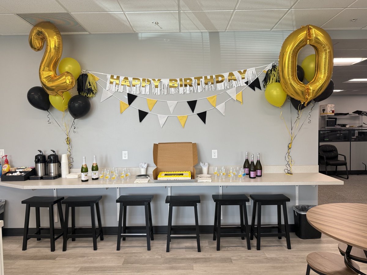 RetailProNews's tweet image. Yesterday we celebrated Nayax&apos;s 20th anniversary! What a momentous milestone!! 🎈🎊🍾
Cheers to trillions more Thank Yous!!!

#Nayax #POSsystem #retail #anniversary