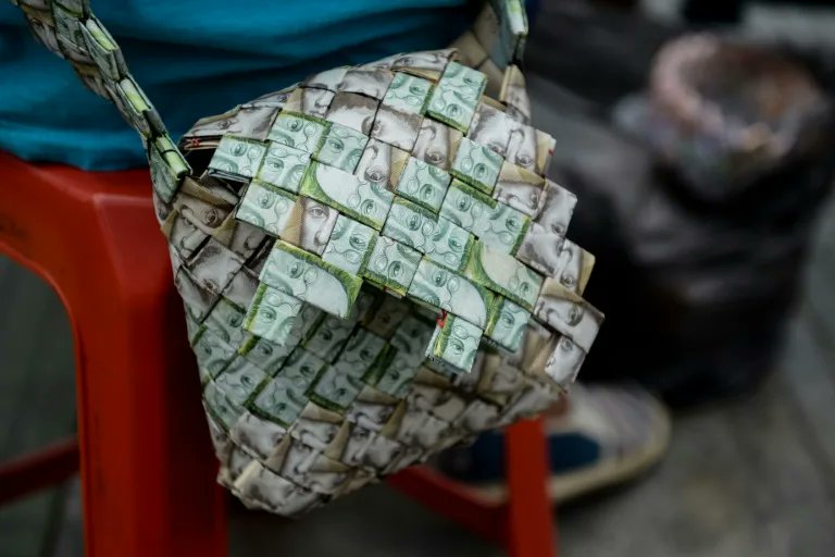Jet-A Scented Airborne Welder (@cezieg) on Twitter photo Look at these losers
The Venezuela of yesterday was the gem of South America. The Saudi of the region with massive oil reserves
Now it's a pathetic shell of a country with over 20% of the population fleeing. It's currency worth more as papier mache and origami Look at these losers
The Venezuela of yesterday was the gem of South America. The Saudi of the region with massive oil reserves
Now it's a pathetic shell of a country with over 20% of the population fleeing. It's currency worth more as papier mache and origami
