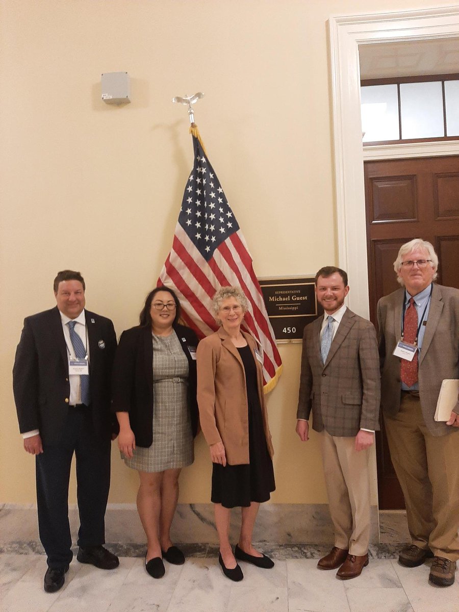 TheEndoSociety's tweet photo. Society member Dr. @damiangromero visited the offices of @SenatorWicker, Senator @SenHydeSmith, and @RepMichaelGuest to discuss the importance of funding for medical research: https://t.co/qRdobMBgz0 #IRally #FundNIH #RallyMedRes #FundHealth https://t.co/THQjS3meGe