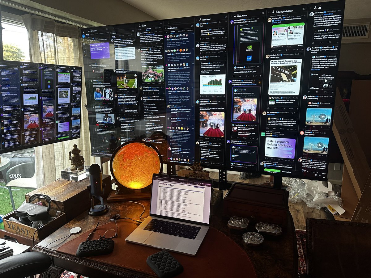 amuse's tweet image. COMMAND CENTER: Merged two monitors into one… much easier on the eyes…