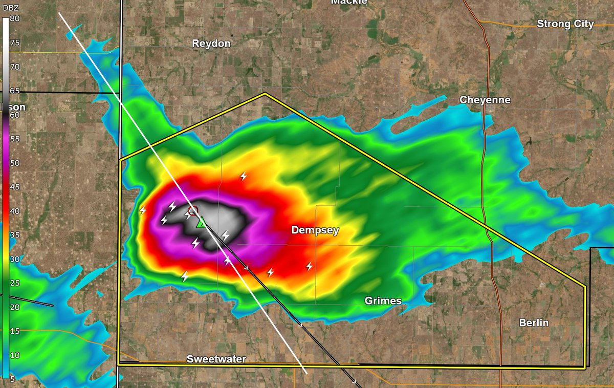 KOCOMichael's tweet image. Impressive TBSS on this storm north of Sweetwater, OK. Now warned for up to golf ball sized hail. Moving southeast toward I-40, but should stay west of Elk City. #okwx #koco5