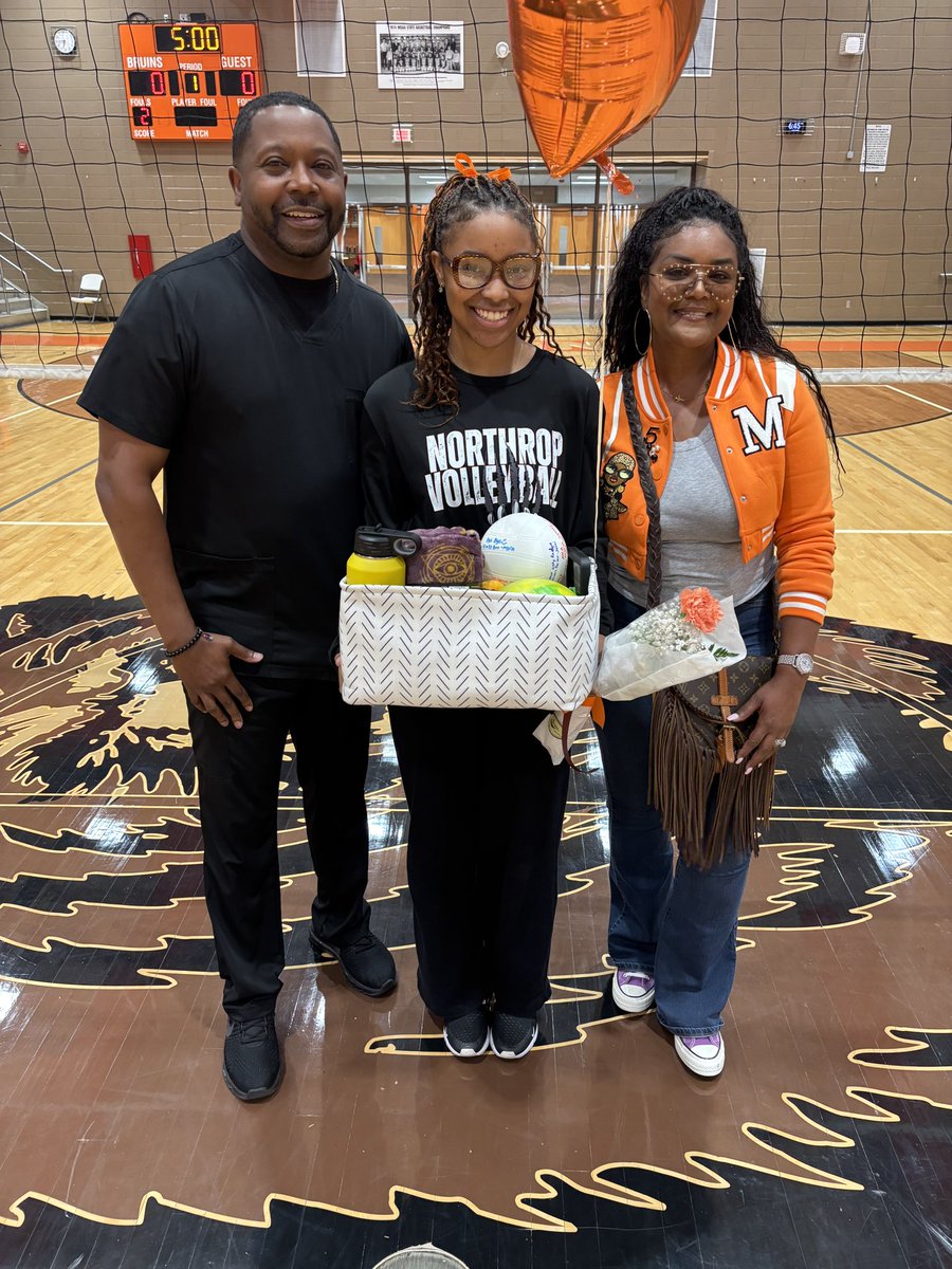 Congratulations &amp; Thank You
Senior Volleyball Manager
🏐🧡🐻Kaidyn Patterson🐻🧡🏐