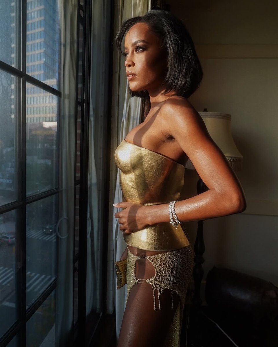 Had to show out to support the rich girls hunni!! ✨ Hope to see you all there tonight! #YRRPremiere