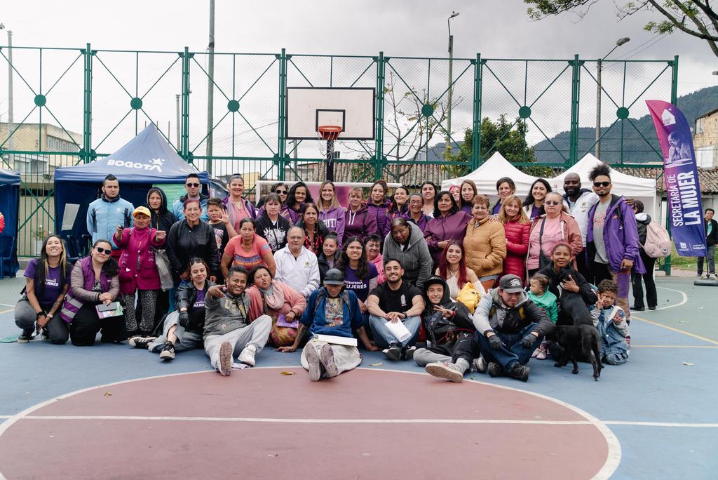 secredistmujer's tweet photo. @laura_tami @julymartilo @JulianaCortesG Con esta actividad continuamos reforzando el compromiso de la Administración Distrital por las Transformaciones Culturales para la erradicación de los estereotipos machistas en Bogotá.

#EstrategiaMujeres #AquíSíPasa https://t.co/u3lwesbSh6
