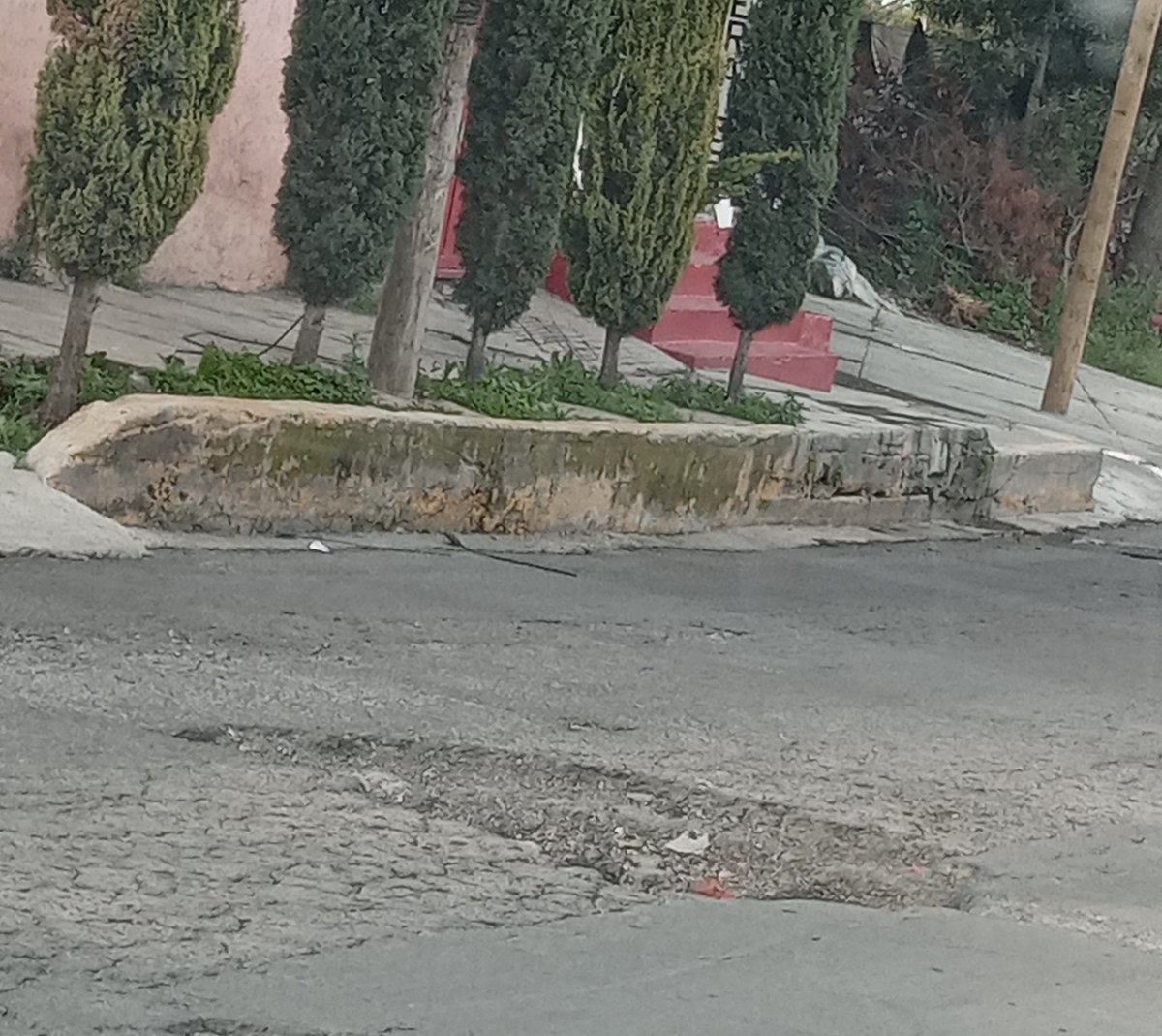 mamasuki_38's tweet photo. @GobCDMX @azucenau @heraldo_tv @inakimanero @iyafte @TlalpanAl @Gabyosoriohdz otro bache en la carretera Xochimilco-Topilejo pueblo de San Miguel topilejo alcaldía de Tlalpan. https://t.co/yqHpNoNFwy