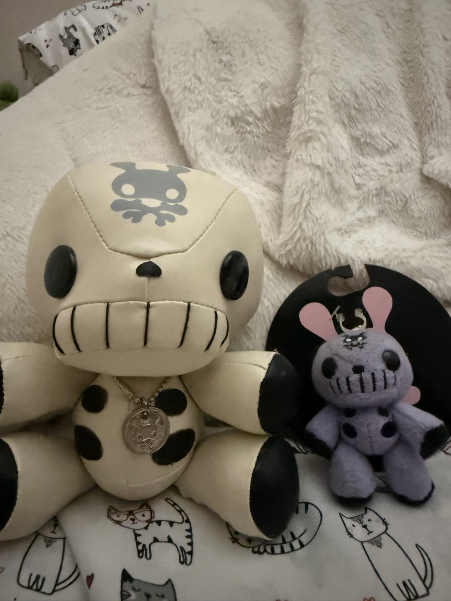 <a href="/tentaclesnbones/">ichi ♡ the great papyrus 🌺</a> <a href="/wileeswife/">— 𔓕 ִ 𝐄𝐥𝐥𝐢𝐞 🐾🪧 ˚. ⊹</a> It’s so cute!! UR ART IS SO CUTE!! These are my little skeleton guys